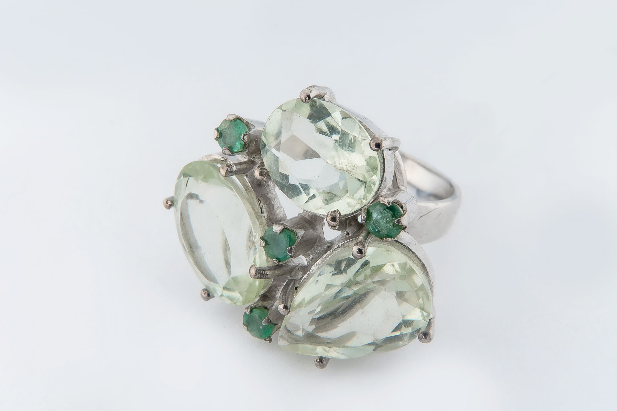 Срібний Перстень Розмір:18 Вставка: Зел.аметист Вага: 9,8 г Артикул: 200 000 052 621 Срібний Перстень Розмір:18 Вставка: Зел.аметист Вага: 9,8 г Артикул: 200 000 052 621