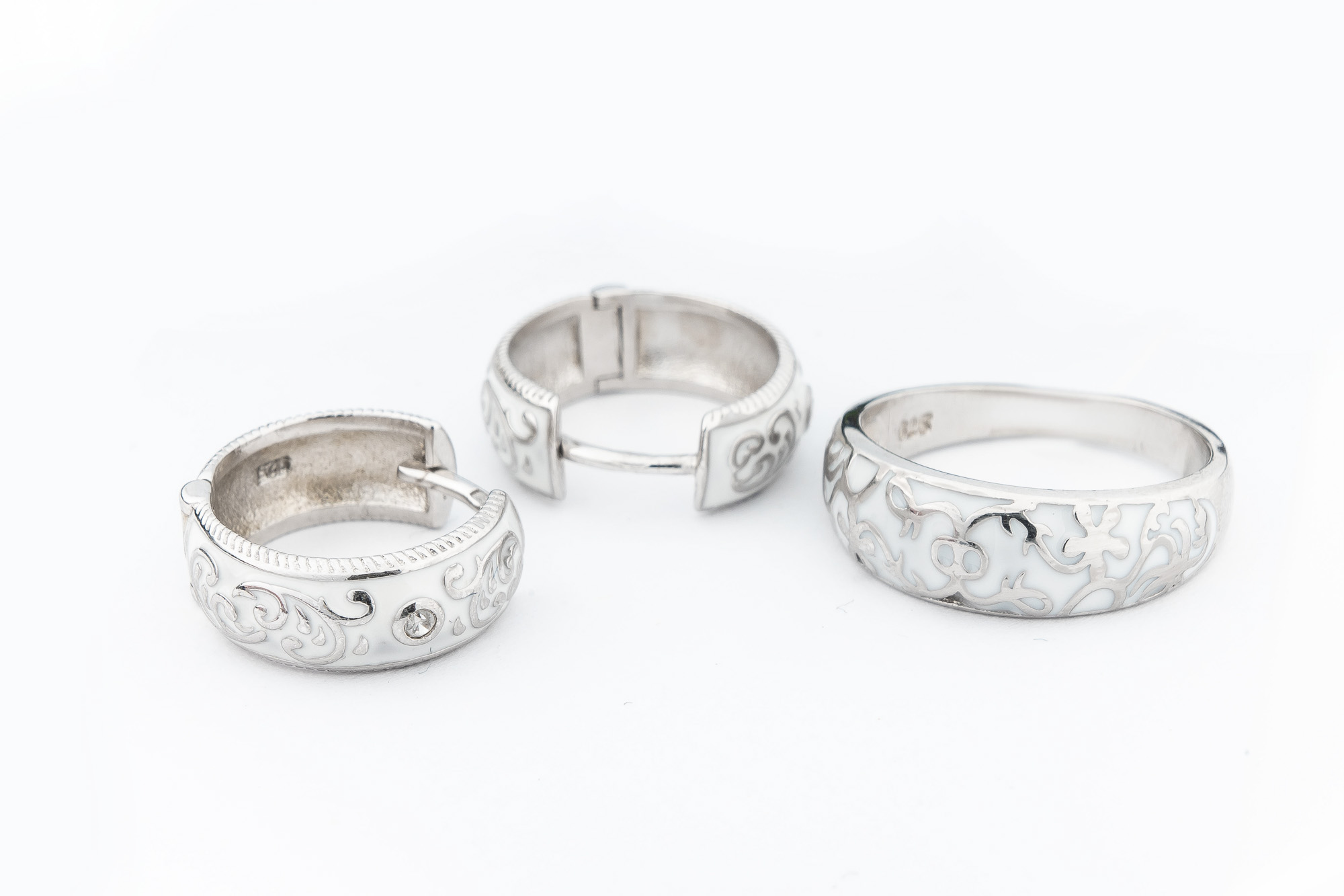 Срібний Перстень Розмір:18,5 Вставка: Емаль Вага: 3,8 г Артикул: 200 000 056 053