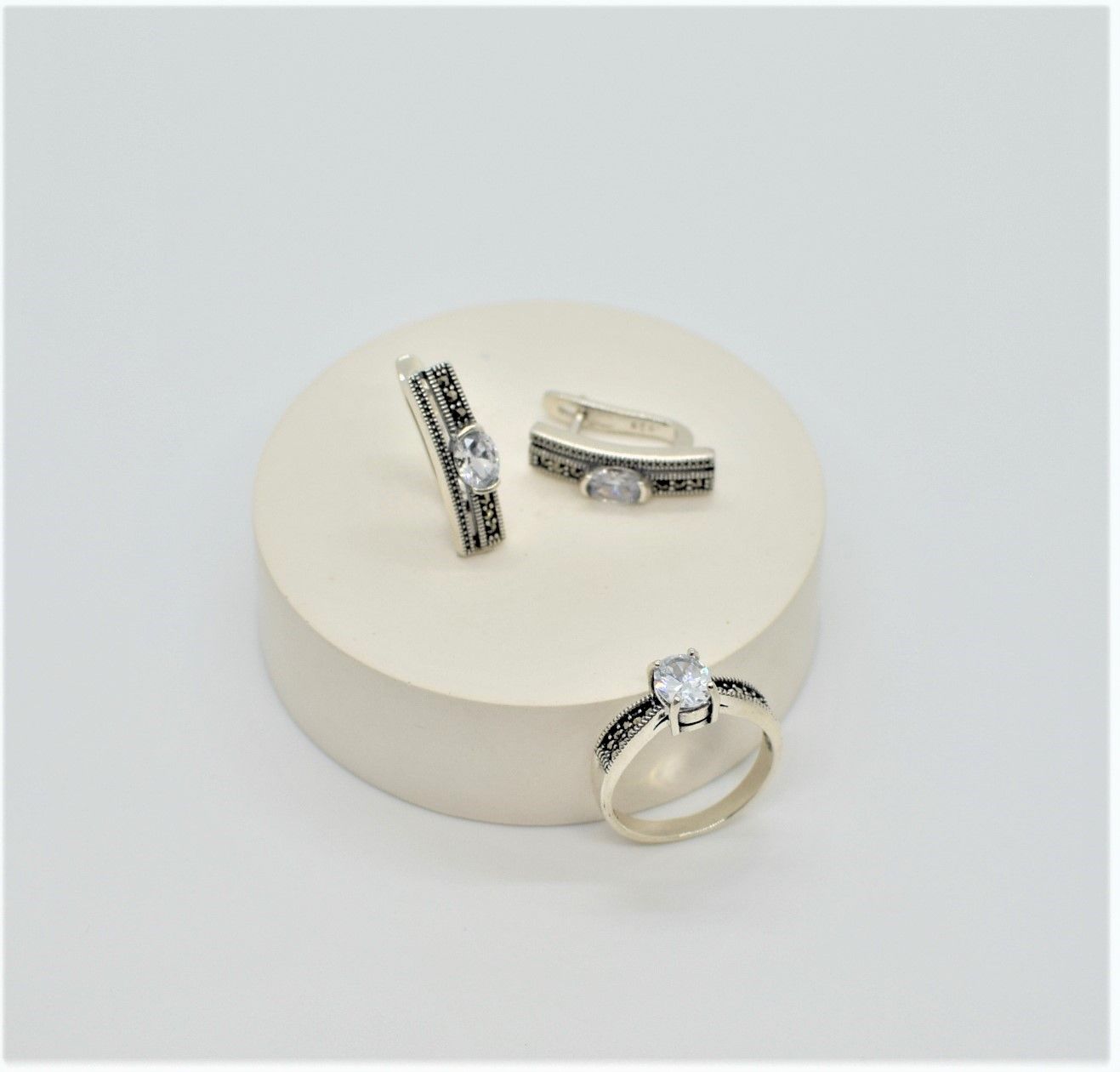 Срібний Перстень, Вага 3.60 г, Розмір 18.5, Вставка Марказити : Артикул 200000172673