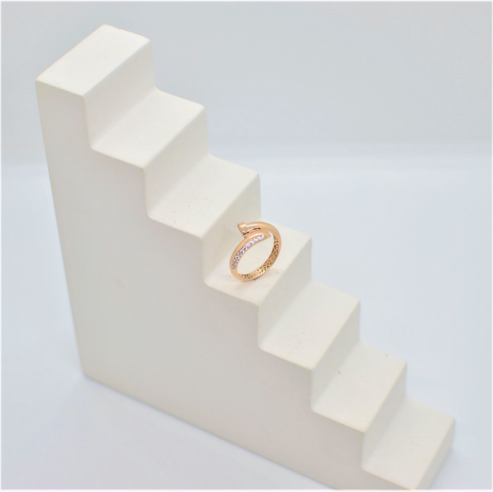 Золотий Перстень, Вага 1.83 г, Вставка Циркон, Розмір 17.0 ; Артикул 200000183761