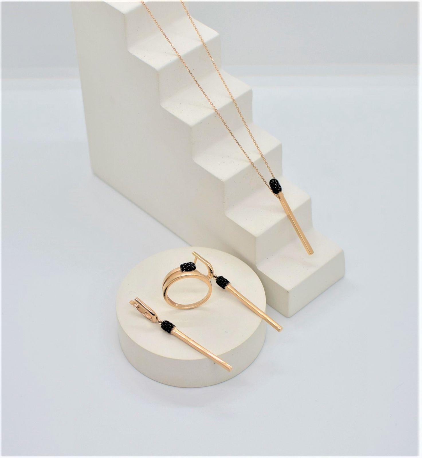 Золоті Сережки, Вага 4.68 г, Вставка Циркон : Артикул 200000185318